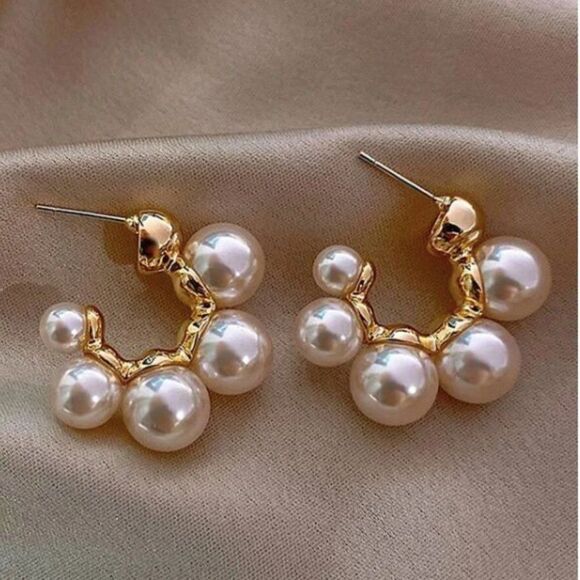 🔅🆕🔅Elegant Classic Pearl Huggie Cuff Hoops Earrings✨ - Picture 6 of 13